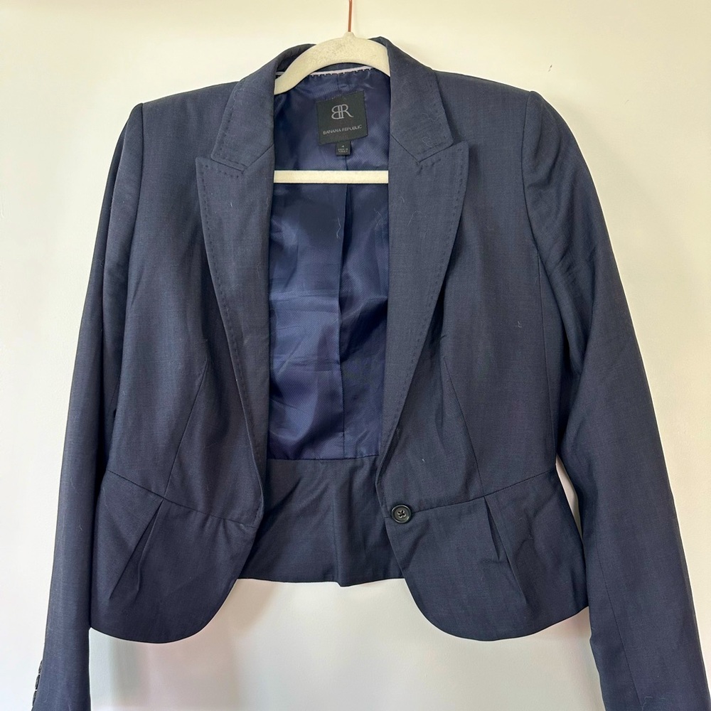 Bandana Republic size 4 suit jacket great condition navy blue